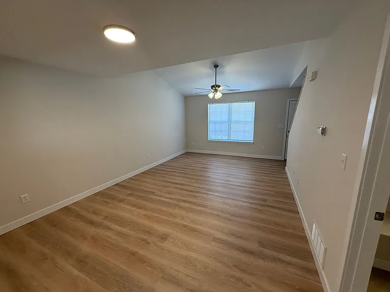 1512-1514 Citadel Dr — Photo 5