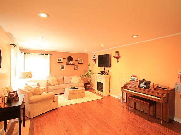3rd image of 9037 Oconto Ave