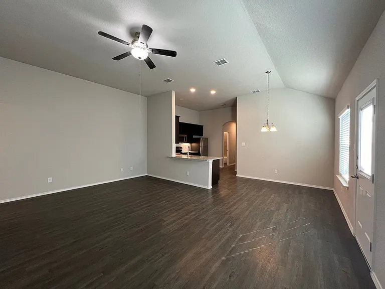 621 Ashers Pl — Photo 4
