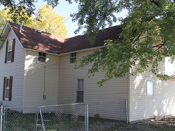 3rd image of 619 Woodland St