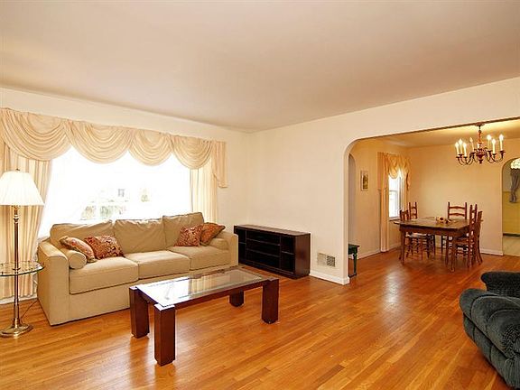 4th image of 661 Hill Ave