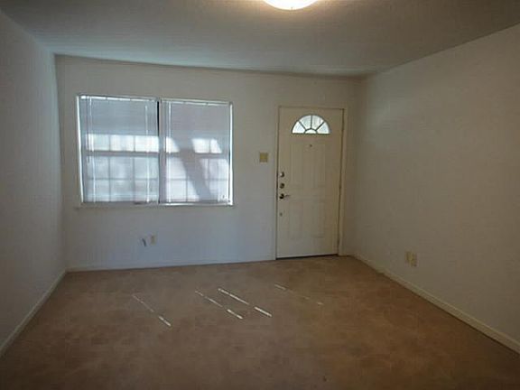 4th image of 1801 Meadowcrest Dr