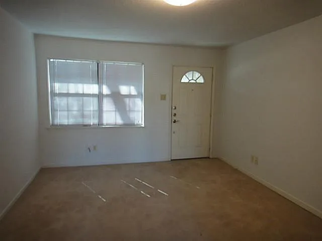 1801 Meadowcrest Dr — Photo 4