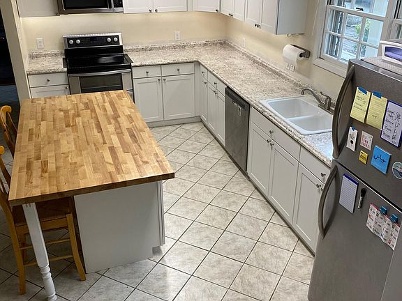 3rd image of 202 Oleander Rd