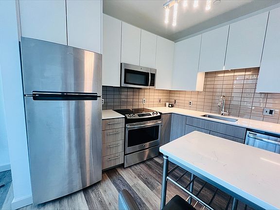 4th image of 180 Telford St #514