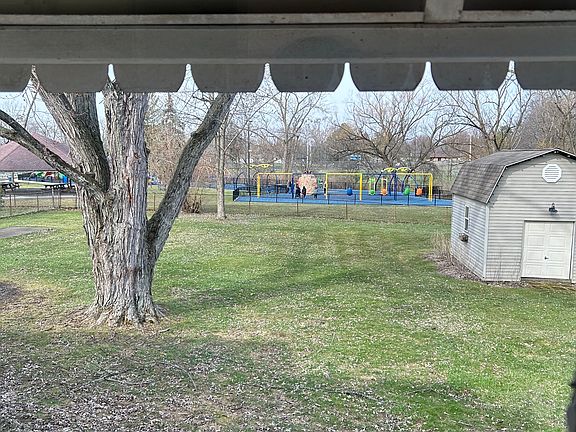 4th image of 1312 Cherry Ln