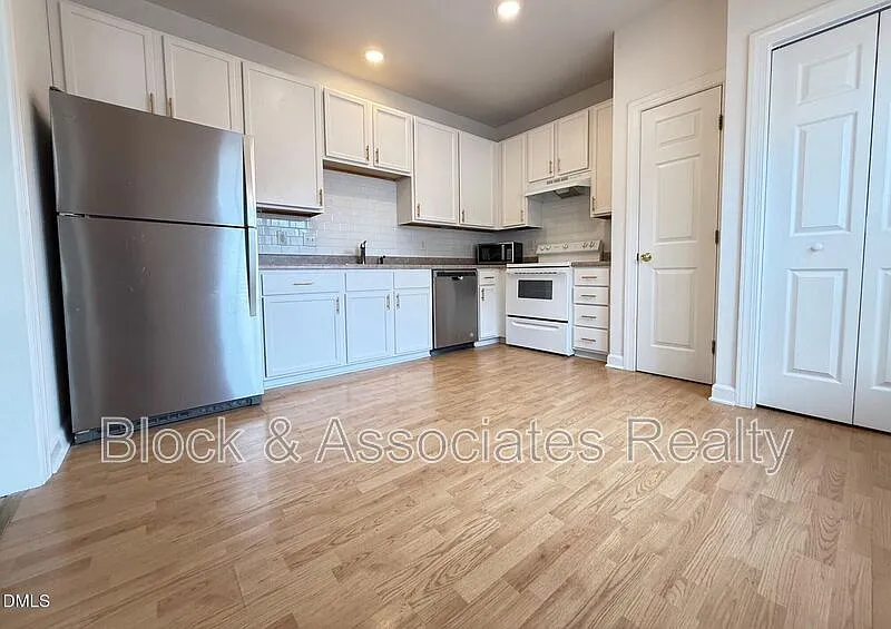 Sterling Park Townhomes — Photo 4