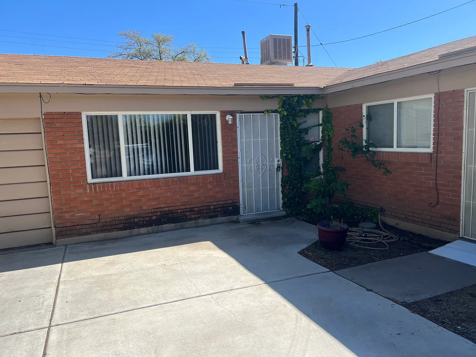 1 bd / 1ba Ed Unit in Great NE Heights Neighborhood — Photo 2
