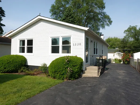 1330 Ridgeway Ave, Round Lake Beach, IL 60073