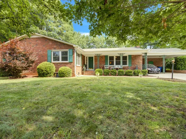 706 Hedrick Dr, Statesville, NC 28677