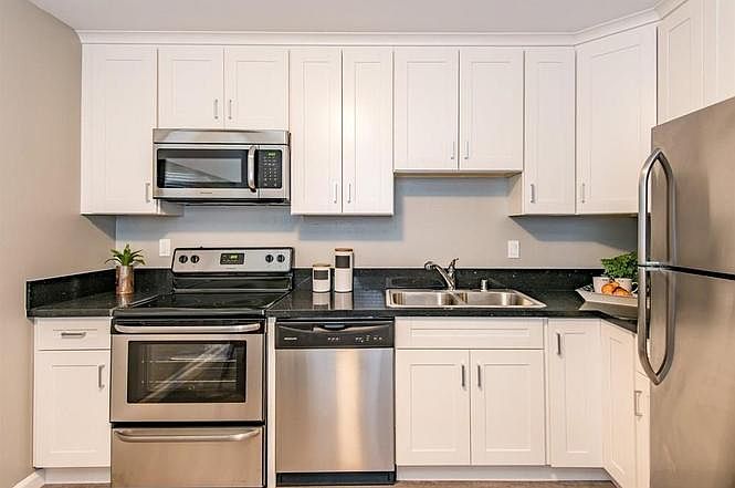 1st image of 3680 Greenlee Dr APT 15