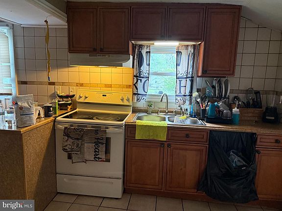 4th image of 113 E Pacific Ave