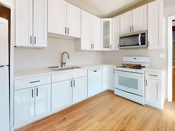 12 Lyman St #1D, Waltham, MA 02452