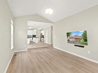 35512 Collington Dr, Round Hill, VA 20141