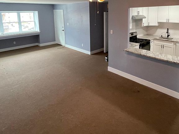 4th image of 2435 Tremont St Floor 2