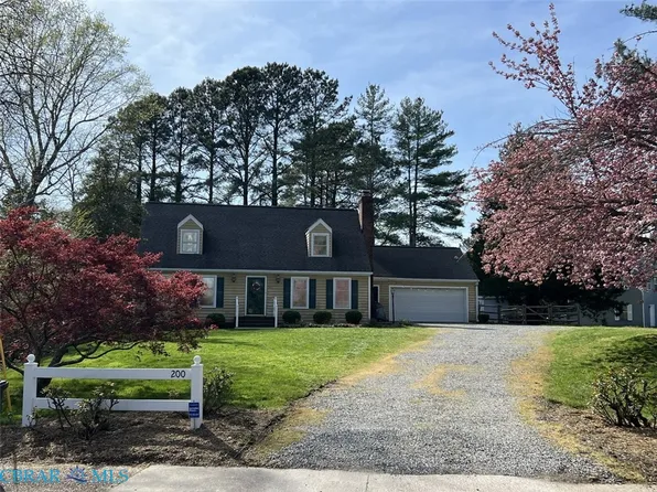 200 Cross St, Urbanna, VA 23175