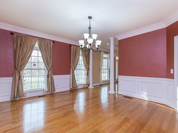 3rd image of 5030 Chinquapin Ln