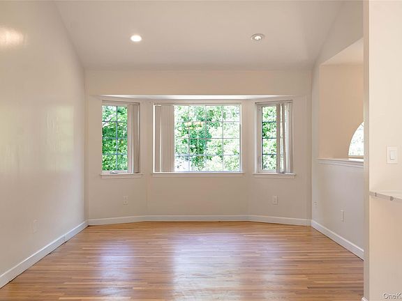 3rd image of 185 Magnolia Drive
