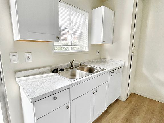 2nd image of 1112 Orchard St #4