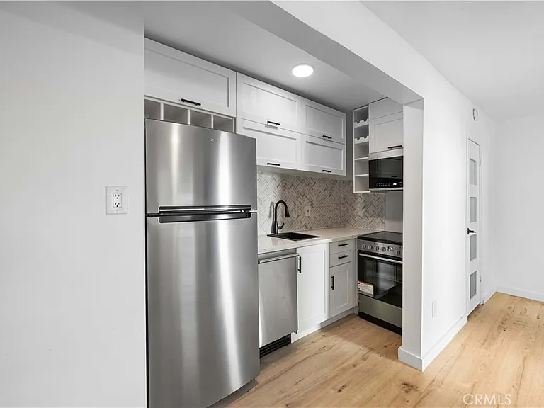 1303 N Beverly Glen Blvd — Photo 6