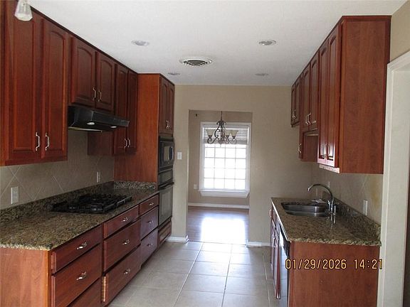 3rd image of 327 Dorset Dr