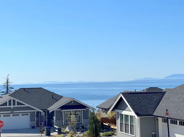 6078 Kingbird Ave, Sechelt, BC V7Z 0S4