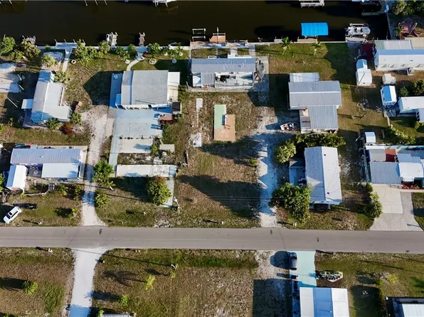 4714 Sandpiper Dr, Saint James City, FL 33956
