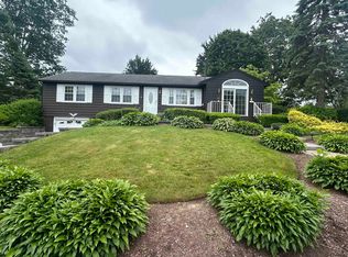 22 Seminole Dr, Nashua, NH 03063