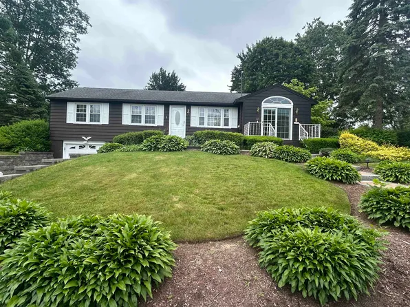 22 Seminole Drive, Nashua, NH 03063