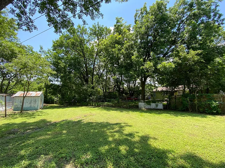 3824 James Ave — Photo 9