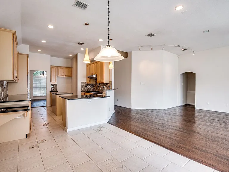 516 Cromwell Ct — Photo 5