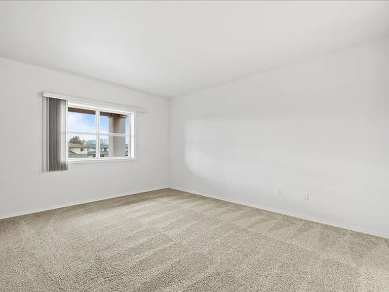 300 Col Point Dr #C-201 — Photo 19