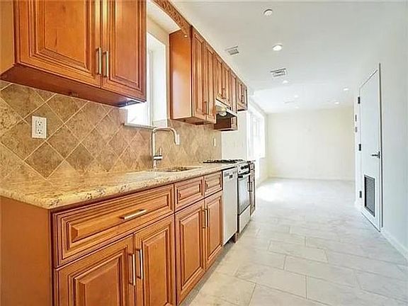 3rd image of 2848 W 15th St #5C