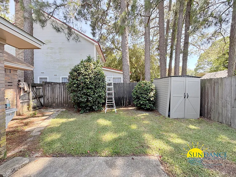 624 Lloyd St — Photo 15