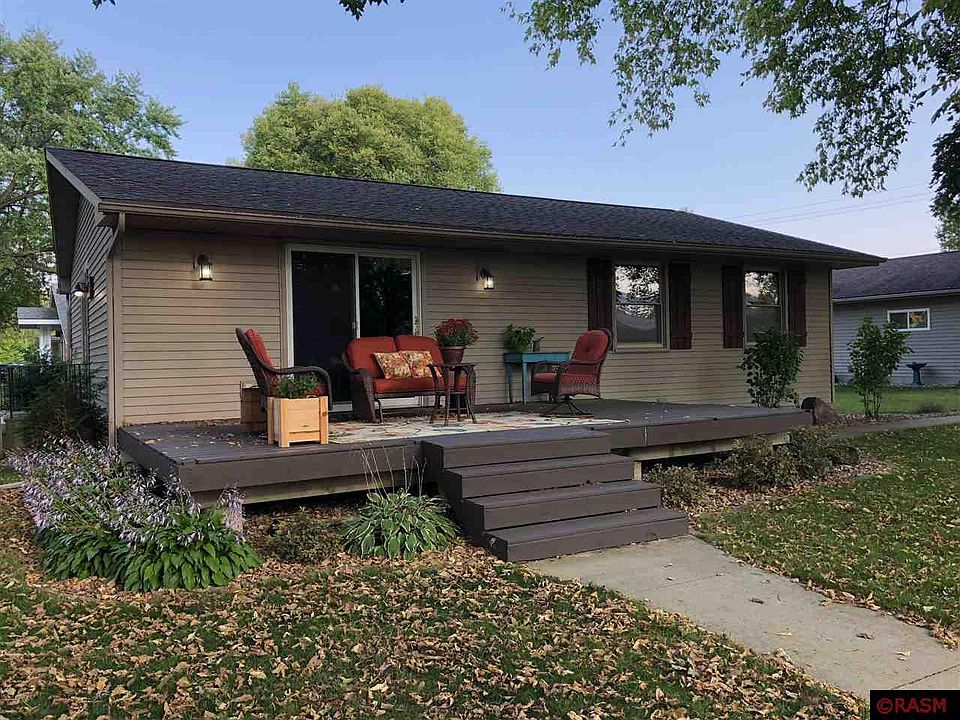 1st image of 304 2nd St NE