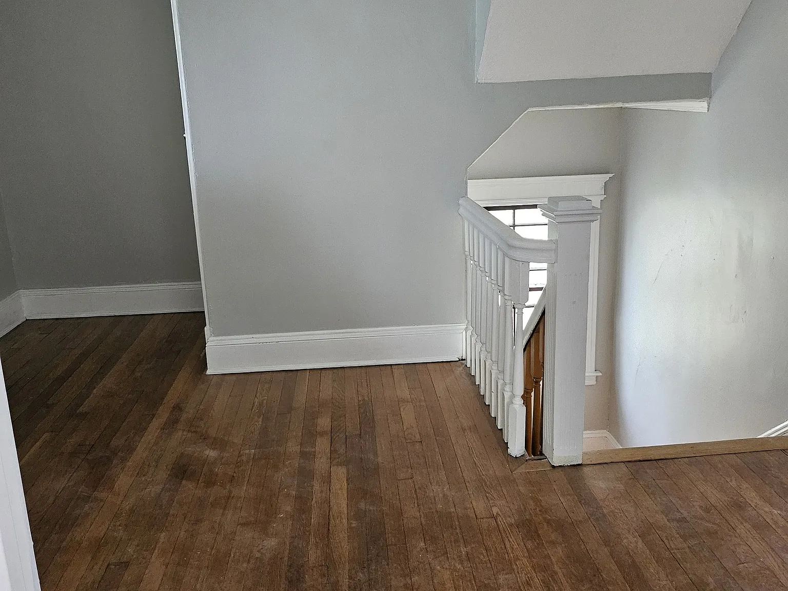 3 bed, 1.0 bath, 1200 sqft, $2,100 — Photo 2