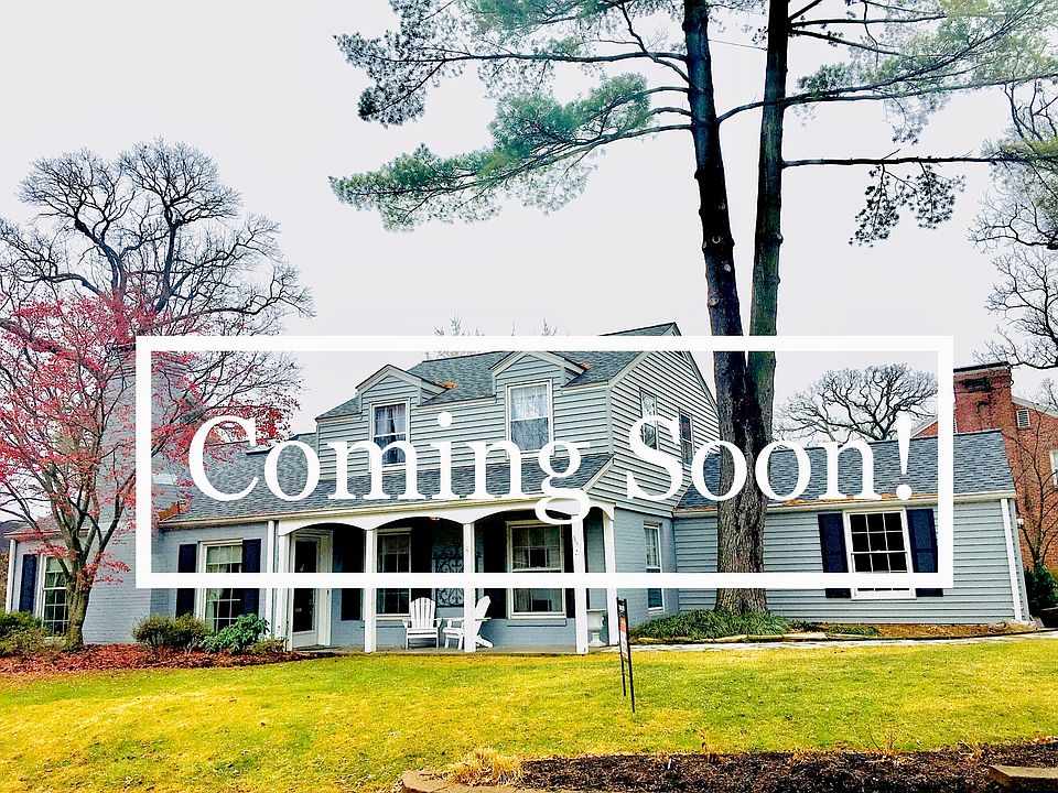 1st image of 40 Algonquin Wood Pl