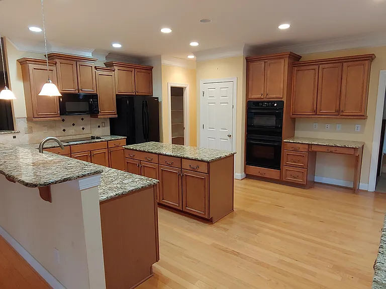 2809 Cowley Rd — Photo 2