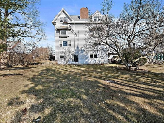 3rd image of 90 Pleasantview Ave