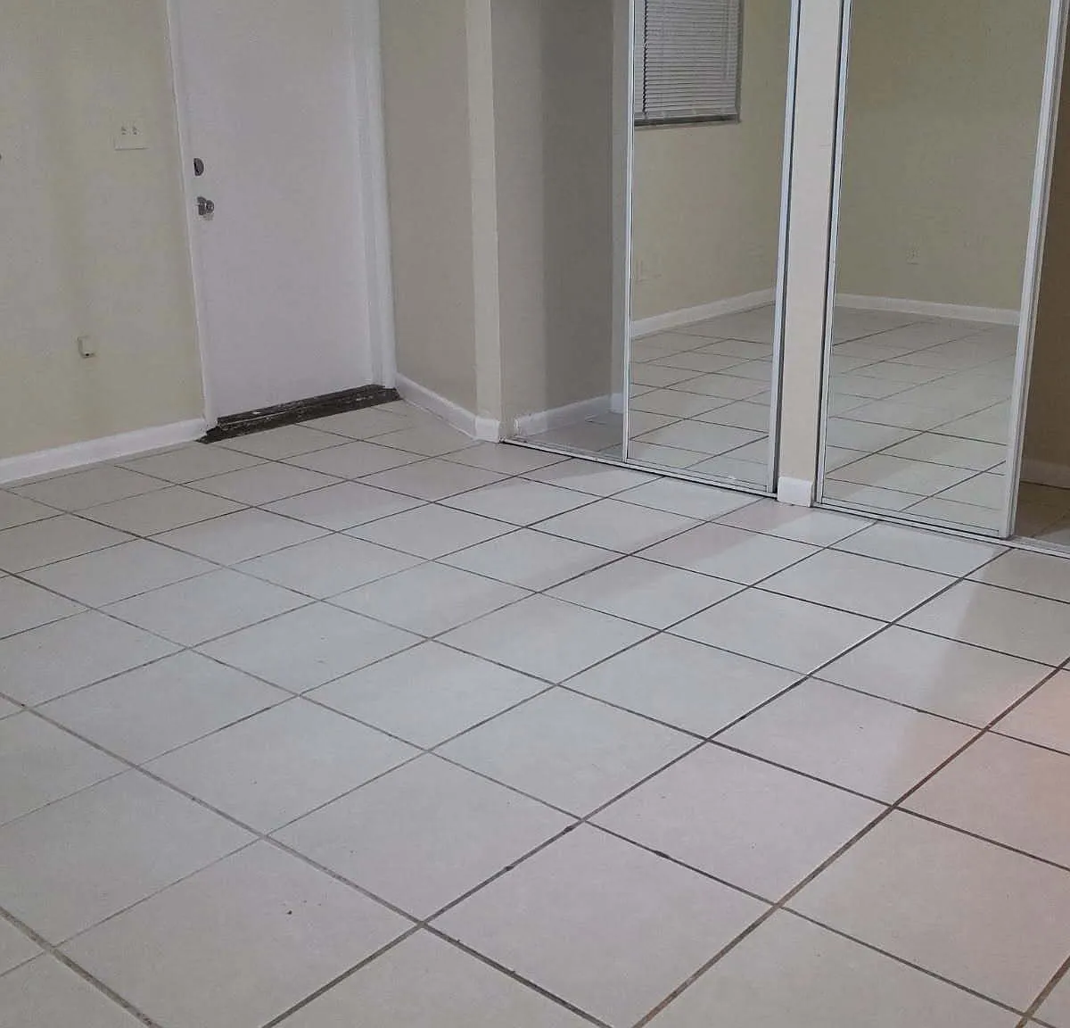 1 bed, 1.0 bath, $975 — Photo 3
