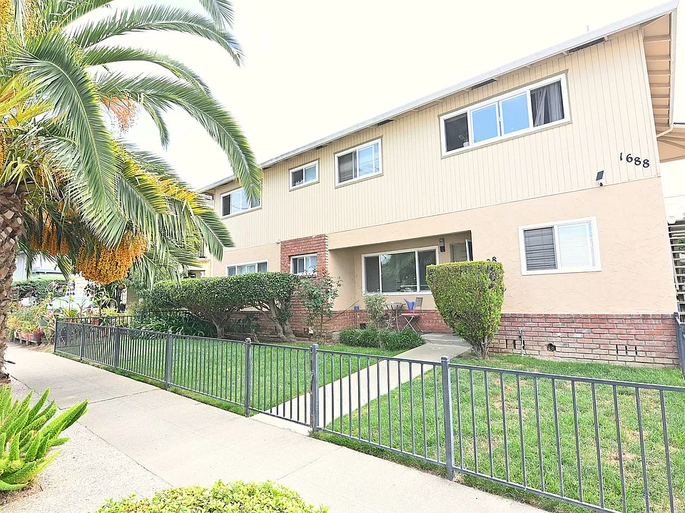 1688 De Rose Way