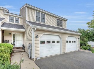 27 Green Briar Rd #27, Fitchburg, MA 01420