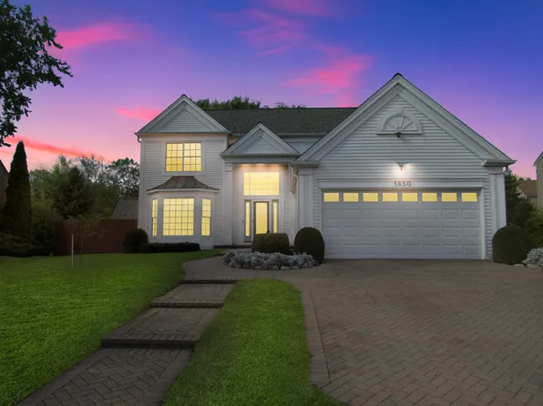 1850 Gleneagle Cir, Elgin, IL 60123