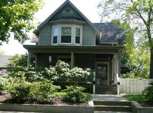 18 S Washington Ave, Batavia, IL 60510