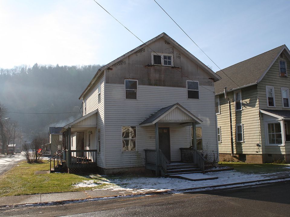 2nd image of 15 E 2nd St