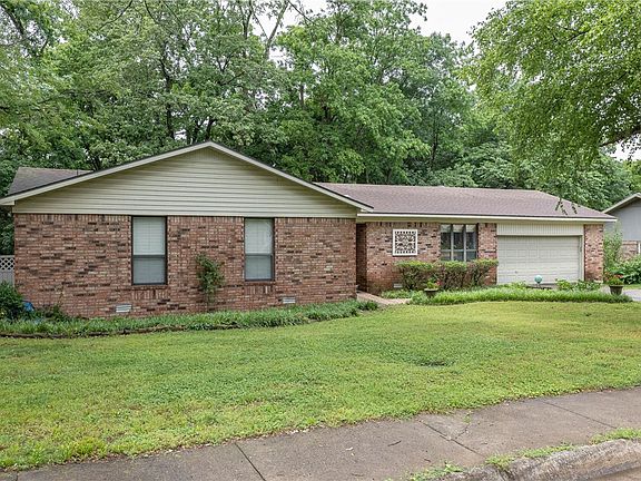 2nd image of 1901 E Overcrest St