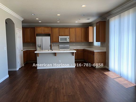 4th image of 402 Darragh Ct