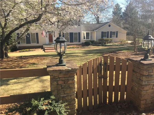 1455 Spalding Dr, Sandy Springs, GA 30350