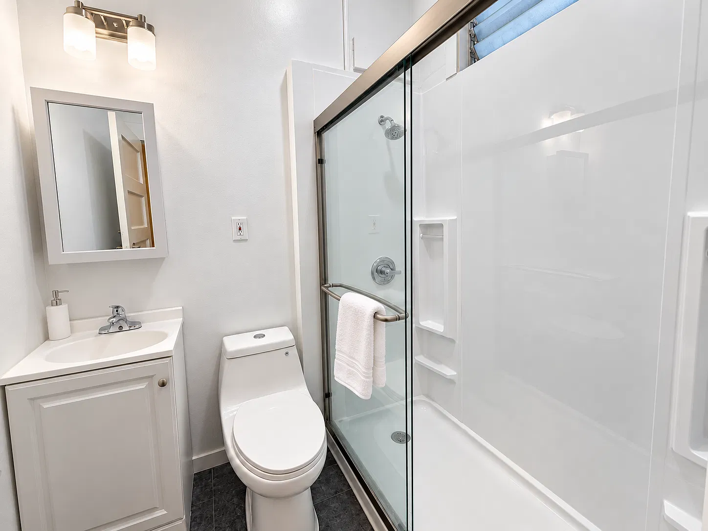 Studio, 140 sqft, $1,595 — Photo 3