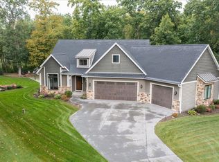N5382 Thomaswood Ct, Fond Du Lac, WI 54937
